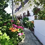 Erato Konukevi