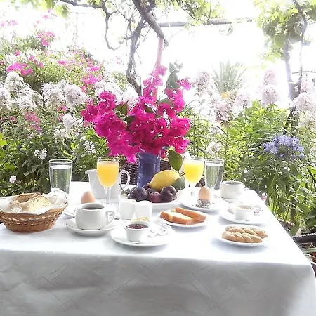 Гостевой дом Erato 2*