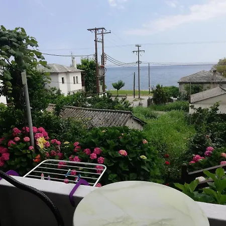 Гостевой дом Erato 2*